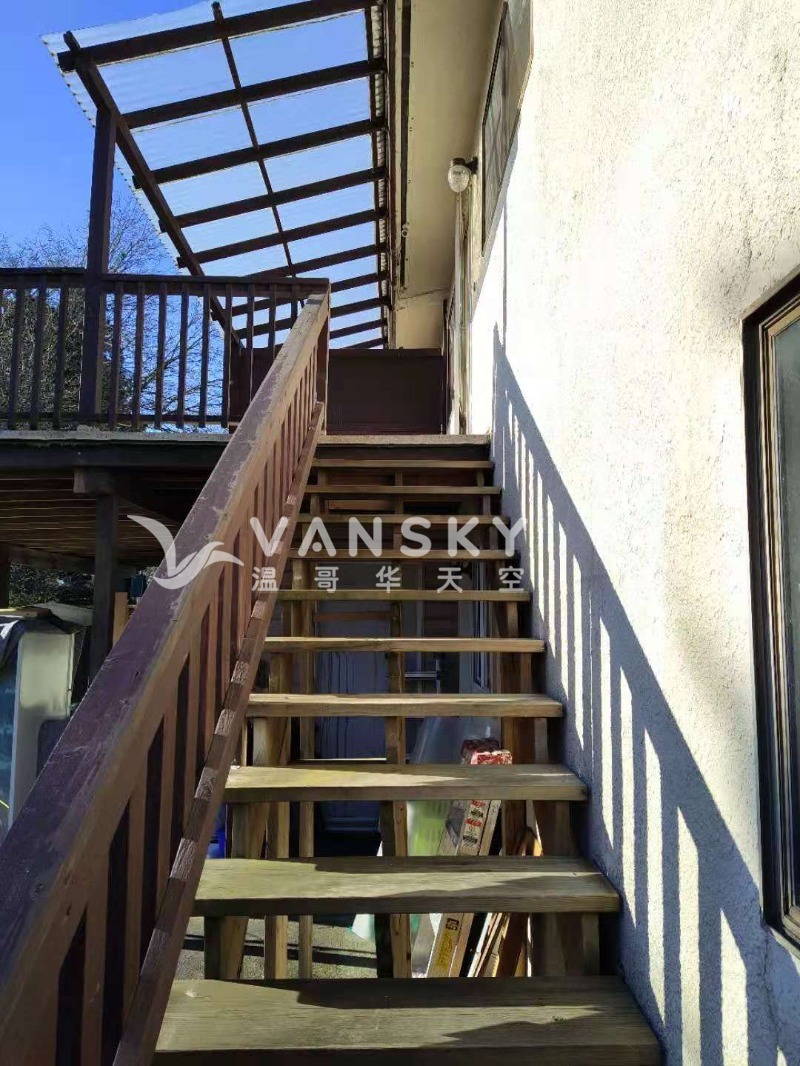 250507235204_Seperat Entrance.jpg